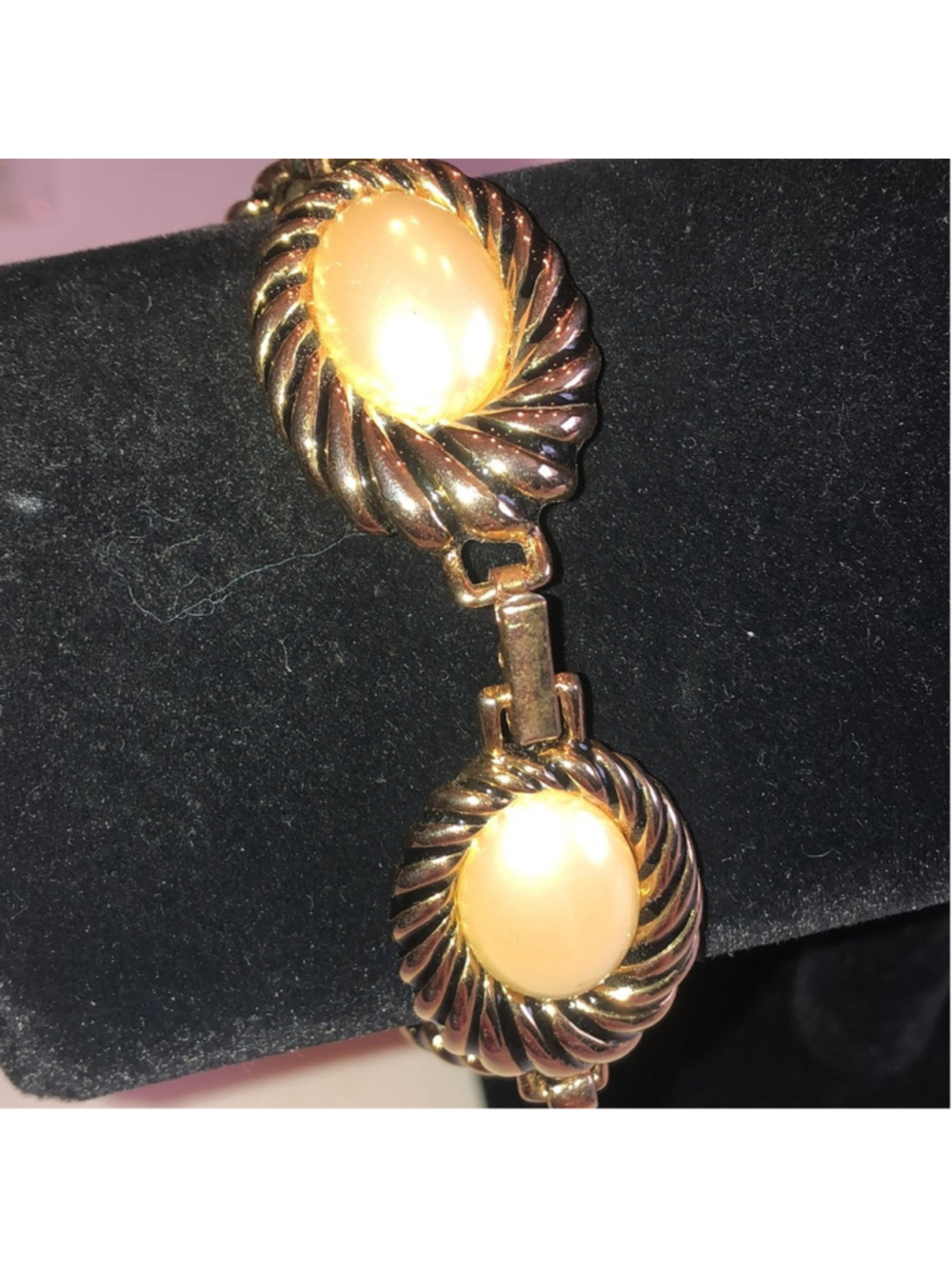 Angel Brand Signed Vintage Gold Tone Faux Pearl Bracelet - Picture 4 of 9